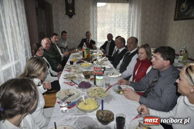 Zdjęcie w galerii na portalu naszraciborz.pl: Jak co roku do Mikołaszka wiadomości z regionu