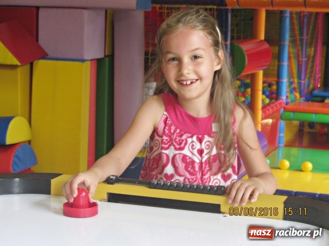 Zdjęcie w galerii na portalu naszraciborz.pl: Crazy Club - kolorowy zawr&oacute;t głowy! wiadomości z regionu