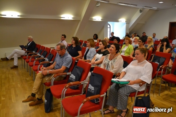 Zdjęcie w galerii na portalu naszraciborz.pl: Na Zamku Piastowskim trwa Śląskie Forum Oświaty Samorządowej  wiadomości z regionu