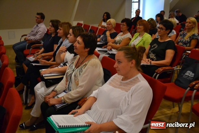 Zdjęcie w galerii na portalu naszraciborz.pl: Na Zamku Piastowskim trwa Śląskie Forum Oświaty Samorządowej  wiadomości z regionu