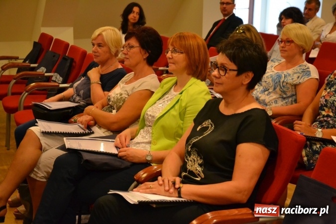 Zdjęcie w galerii na portalu naszraciborz.pl: Na Zamku Piastowskim trwa Śląskie Forum Oświaty Samorządowej  wiadomości z regionu