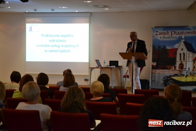 Zdjęcie w galerii na portalu naszraciborz.pl: Na Zamku Piastowskim trwa Śląskie Forum Oświaty Samorządowej  wiadomości z regionu