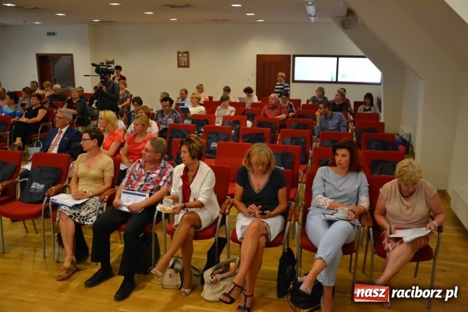 Zdjęcie w galerii na portalu naszraciborz.pl: Na Zamku Piastowskim trwa Śląskie Forum Oświaty Samorządowej  wiadomości z regionu