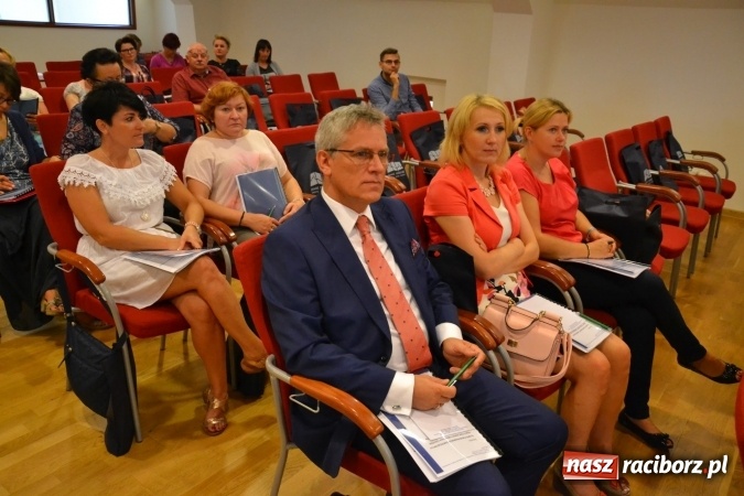 Zdjęcie w galerii na portalu naszraciborz.pl: Na Zamku Piastowskim trwa Śląskie Forum Oświaty Samorządowej  wiadomości z regionu