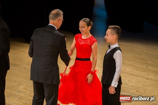 Zdjęcie w galerii na portalu naszraciborz.pl: Najlepsi uczniowie z Raciborza odebrali od prezydenta stypendia wiadomości z regionu