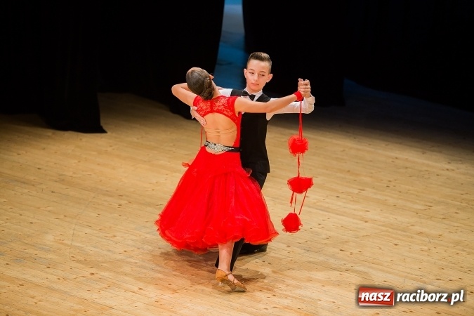 Zdjęcie w galerii na portalu naszraciborz.pl: Najlepsi uczniowie z Raciborza odebrali od prezydenta stypendia wiadomości z regionu