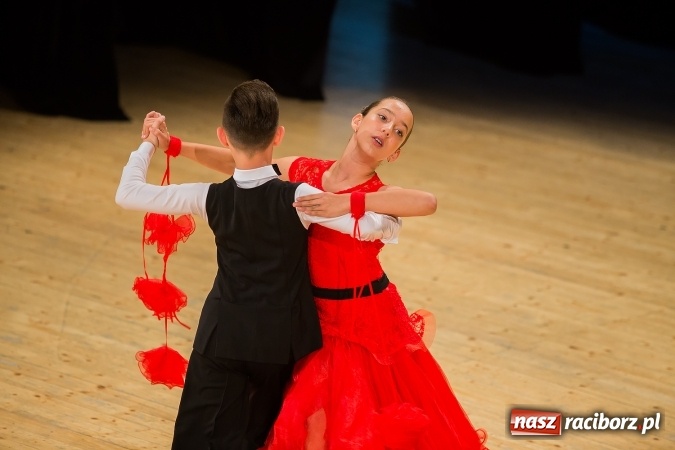 Zdjęcie w galerii na portalu naszraciborz.pl: Najlepsi uczniowie z Raciborza odebrali od prezydenta stypendia wiadomości z regionu