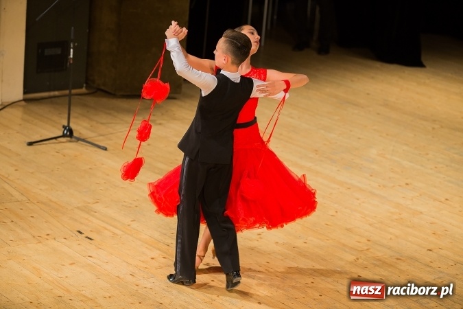 Zdjęcie w galerii na portalu naszraciborz.pl: Najlepsi uczniowie z Raciborza odebrali od prezydenta stypendia wiadomości z regionu