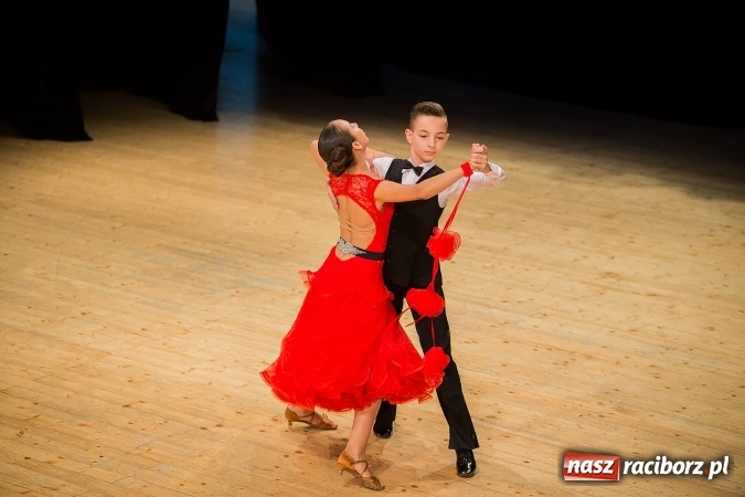 Zdjęcie w galerii na portalu naszraciborz.pl: Najlepsi uczniowie z Raciborza odebrali od prezydenta stypendia wiadomości z regionu