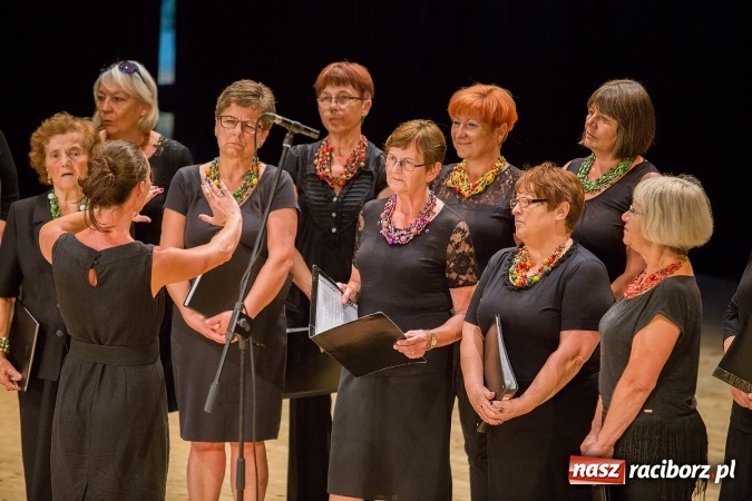 Zdjęcie w galerii na portalu naszraciborz.pl: Najlepsi uczniowie z Raciborza odebrali od prezydenta stypendia wiadomości z regionu