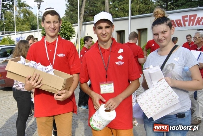 Zdjęcie w galerii na portalu naszraciborz.pl: 10 tysięcy złotych dla Spektrum od pracowników RAFAKO wiadomości z regionu