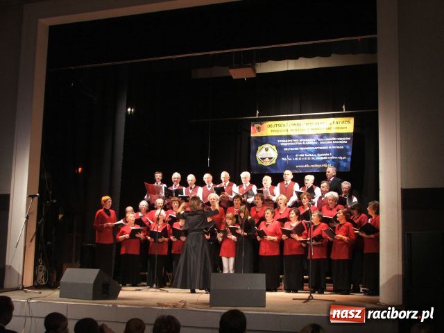 Zdjęcie w galerii na portalu naszraciborz.pl: Po niemiecku na skrzypeczkach i na tarce wiadomości z regionu