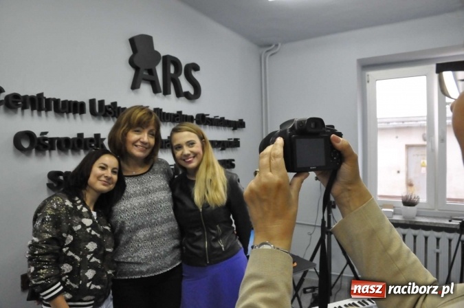 Zdjęcie w galerii na portalu naszraciborz.pl: Elżbieta Biskup i Hania Hołek od dziś wsp&oacute;lnie kręcą biznes. Otworzyły laboratorium piosenki wiadomości z regionu