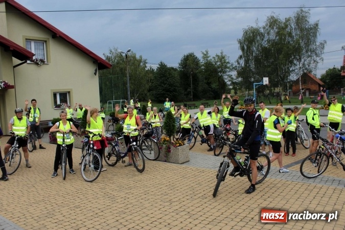 Zdjęcie w galerii na portalu naszraciborz.pl: Mieszkańcy gminy Kornowac i Czesi na rowerach uczcili 10-lecie współpracy  wiadomości z regionu