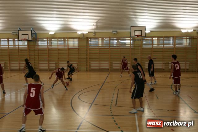 Zdjęcie w galerii na portalu naszraciborz.pl: VIII kolejka koszykarzy za nami wiadomości z regionu
