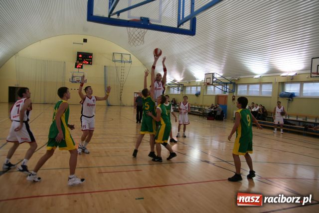 Zdjęcie w galerii na portalu naszraciborz.pl: VIII kolejka koszykarzy za nami wiadomości z regionu