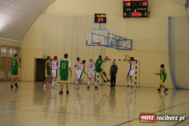 Zdjęcie w galerii na portalu naszraciborz.pl: VIII kolejka koszykarzy za nami wiadomości z regionu