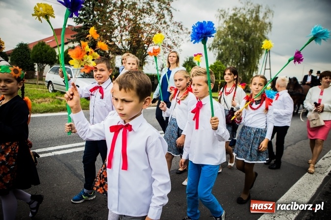 Zdjęcie w galerii na portalu naszraciborz.pl: Niebo łaskawe dla Zabełkowa. Dożynki gminy Krzyżanowice FOTOREPORTAŻ wiadomości z regionu