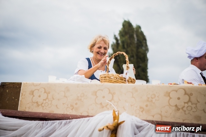Zdjęcie w galerii na portalu naszraciborz.pl: Niebo łaskawe dla Zabełkowa. Dożynki gminy Krzyżanowice FOTOREPORTAŻ wiadomości z regionu