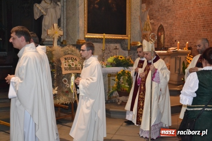 Zdjęcie w galerii na portalu naszraciborz.pl: Biedy nie szukajcie w Afryce – dożynki diecezjalne w Rudach!  wiadomości z regionu
