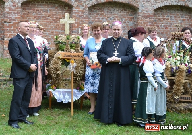 Zdjęcie w galerii na portalu naszraciborz.pl: Biedy nie szukajcie w Afryce – dożynki diecezjalne w Rudach!  wiadomości z regionu
