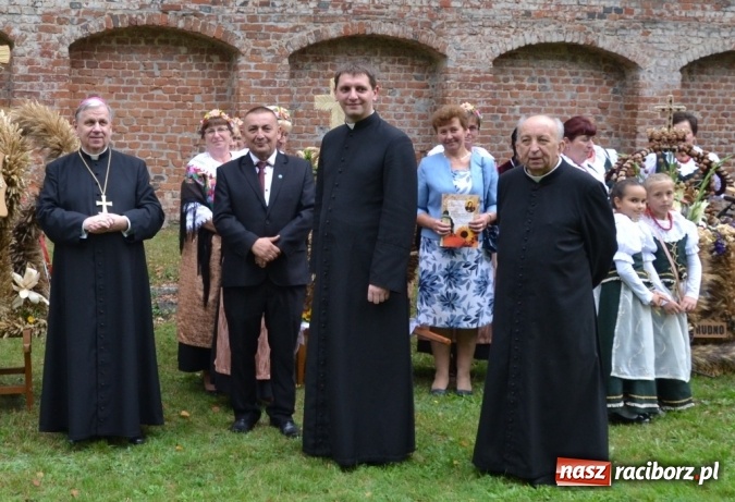Zdjęcie w galerii na portalu naszraciborz.pl: Biedy nie szukajcie w Afryce – dożynki diecezjalne w Rudach!  wiadomości z regionu
