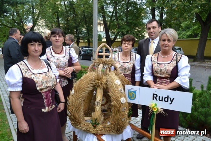 Zdjęcie w galerii na portalu naszraciborz.pl: Biedy nie szukajcie w Afryce – dożynki diecezjalne w Rudach!  wiadomości z regionu