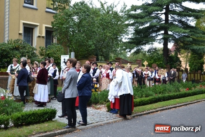 Zdjęcie w galerii na portalu naszraciborz.pl: Biedy nie szukajcie w Afryce – dożynki diecezjalne w Rudach!  wiadomości z regionu