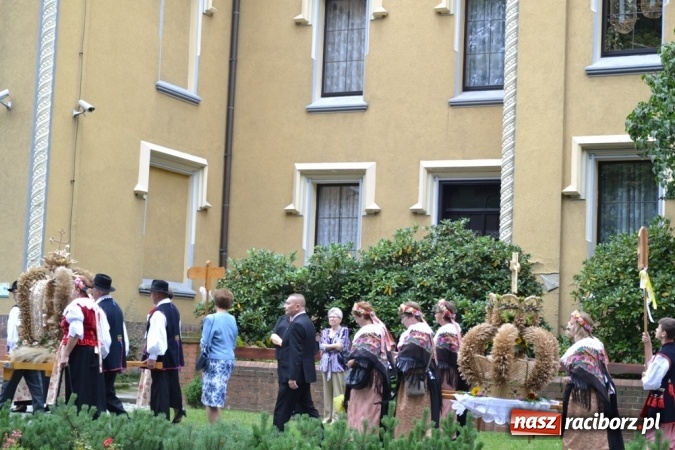 Zdjęcie w galerii na portalu naszraciborz.pl: Biedy nie szukajcie w Afryce – dożynki diecezjalne w Rudach!  wiadomości z regionu