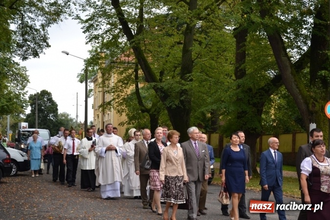 Zdjęcie w galerii na portalu naszraciborz.pl: Biedy nie szukajcie w Afryce – dożynki diecezjalne w Rudach!  wiadomości z regionu