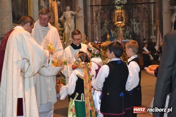 Zdjęcie w galerii na portalu naszraciborz.pl: Biedy nie szukajcie w Afryce – dożynki diecezjalne w Rudach!  wiadomości z regionu