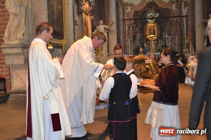 Zdjęcie w galerii na portalu naszraciborz.pl: Biedy nie szukajcie w Afryce – dożynki diecezjalne w Rudach!  wiadomości z regionu