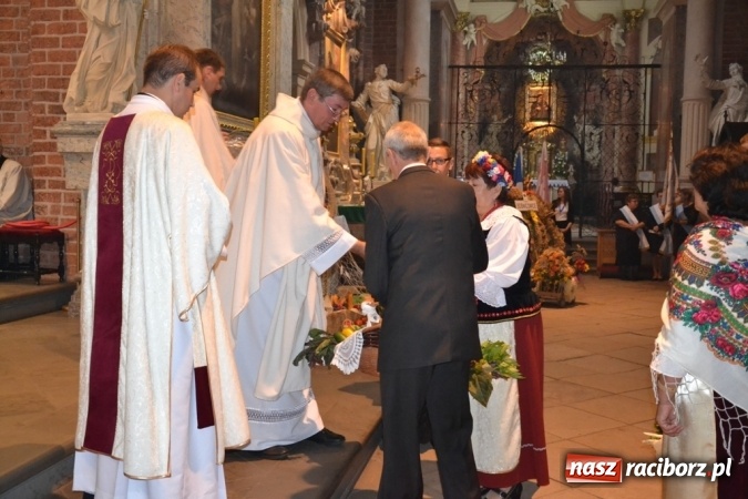 Zdjęcie w galerii na portalu naszraciborz.pl: Biedy nie szukajcie w Afryce – dożynki diecezjalne w Rudach!  wiadomości z regionu