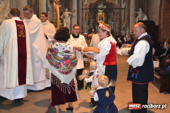 Zdjęcie w galerii na portalu naszraciborz.pl: Biedy nie szukajcie w Afryce – dożynki diecezjalne w Rudach!  wiadomości z regionu