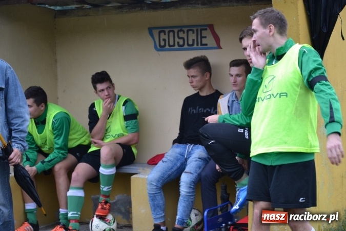 Zdjęcie w galerii na portalu naszraciborz.pl: Adamowice kontra Jankowice. Komplet punktów gospodarzy wiadomości z regionu