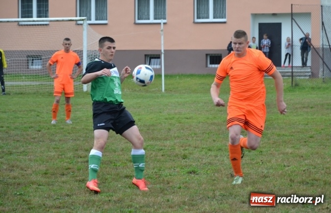 Zdjęcie w galerii na portalu naszraciborz.pl: Adamowice kontra Jankowice. Komplet punktów gospodarzy wiadomości z regionu