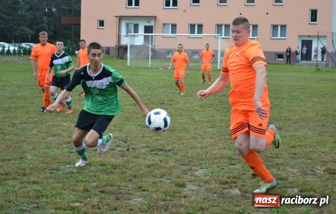 Zdjęcie w galerii na portalu naszraciborz.pl: Adamowice kontra Jankowice. Komplet punktów gospodarzy wiadomości z regionu