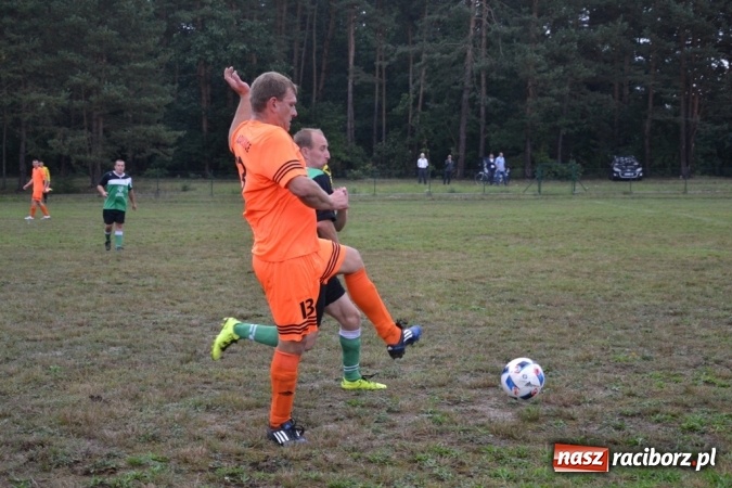 Zdjęcie w galerii na portalu naszraciborz.pl: Adamowice kontra Jankowice. Komplet punktów gospodarzy wiadomości z regionu