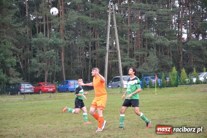 Zdjęcie w galerii na portalu naszraciborz.pl: Adamowice kontra Jankowice. Komplet punktów gospodarzy wiadomości z regionu