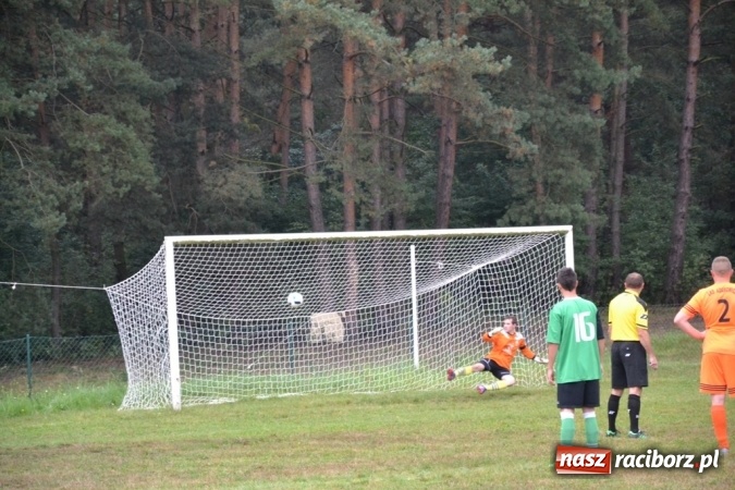Zdjęcie w galerii na portalu naszraciborz.pl: Adamowice kontra Jankowice. Komplet punktów gospodarzy wiadomości z regionu
