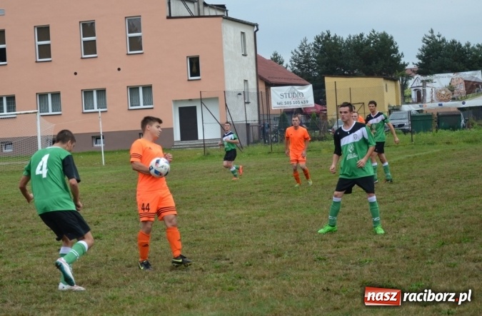 Zdjęcie w galerii na portalu naszraciborz.pl: Adamowice kontra Jankowice. Komplet punktów gospodarzy wiadomości z regionu