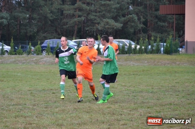 Zdjęcie w galerii na portalu naszraciborz.pl: Adamowice kontra Jankowice. Komplet punktów gospodarzy wiadomości z regionu