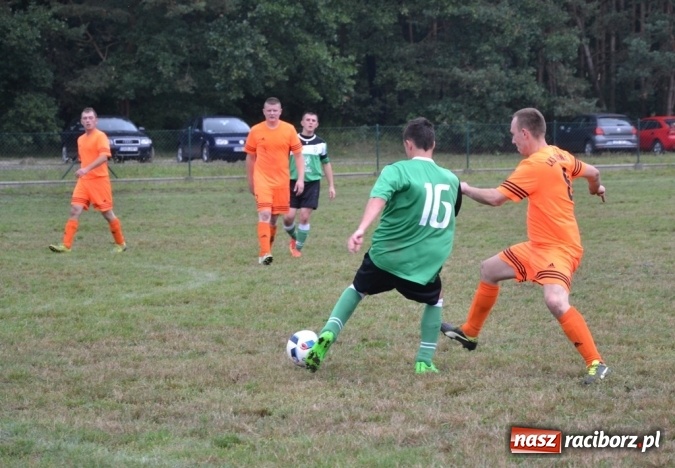 Zdjęcie w galerii na portalu naszraciborz.pl: Adamowice kontra Jankowice. Komplet punktów gospodarzy wiadomości z regionu