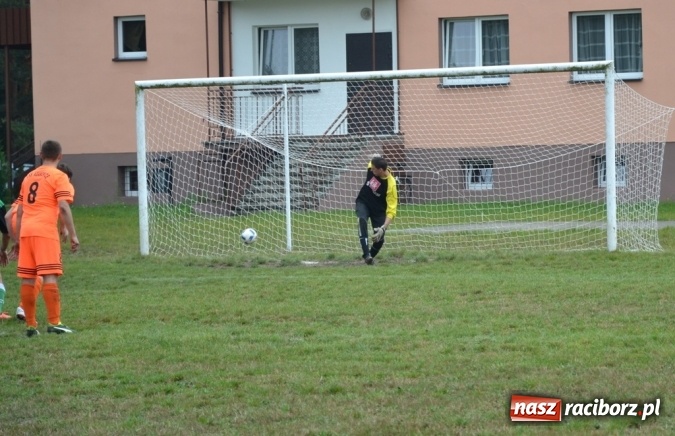 Zdjęcie w galerii na portalu naszraciborz.pl: Adamowice kontra Jankowice. Komplet punktów gospodarzy wiadomości z regionu