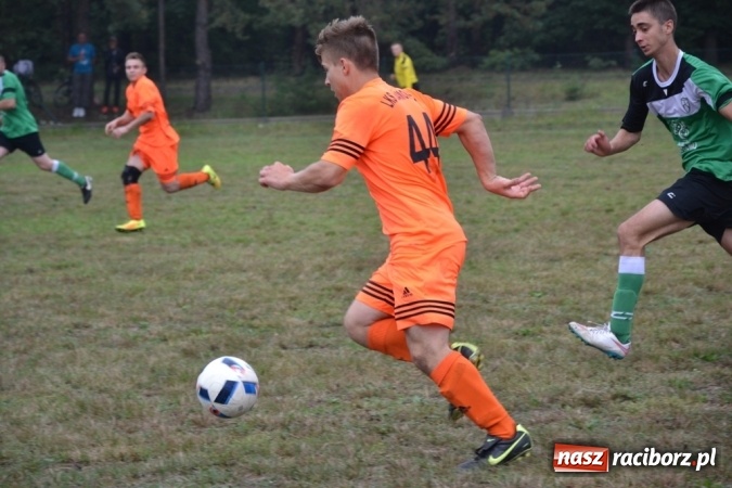 Zdjęcie w galerii na portalu naszraciborz.pl: Adamowice kontra Jankowice. Komplet punktów gospodarzy wiadomości z regionu