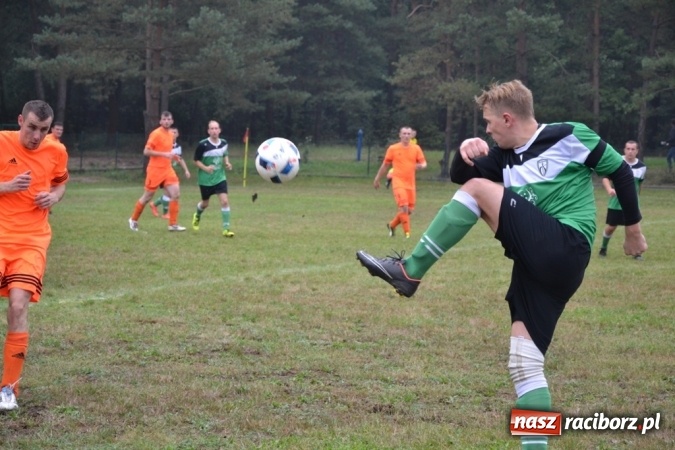Zdjęcie w galerii na portalu naszraciborz.pl: Adamowice kontra Jankowice. Komplet punktów gospodarzy wiadomości z regionu
