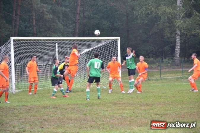 Zdjęcie w galerii na portalu naszraciborz.pl: Adamowice kontra Jankowice. Komplet punktów gospodarzy wiadomości z regionu