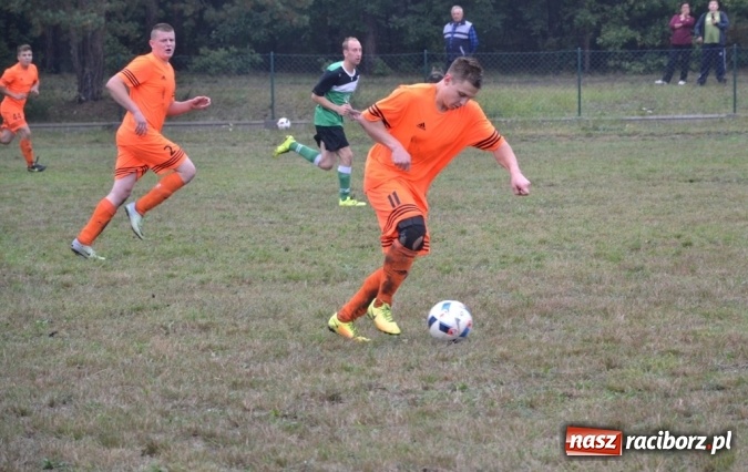 Zdjęcie w galerii na portalu naszraciborz.pl: Adamowice kontra Jankowice. Komplet punktów gospodarzy wiadomości z regionu