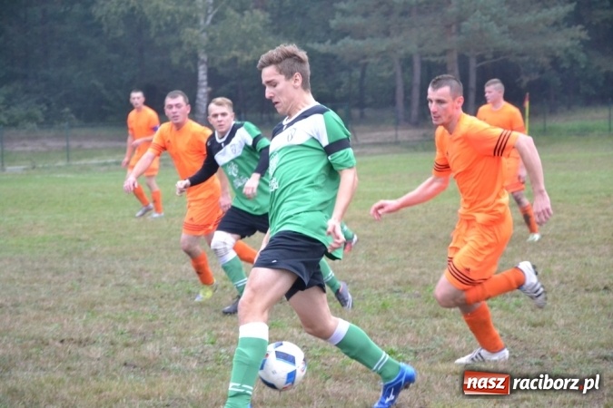 Zdjęcie w galerii na portalu naszraciborz.pl: Adamowice kontra Jankowice. Komplet punktów gospodarzy wiadomości z regionu