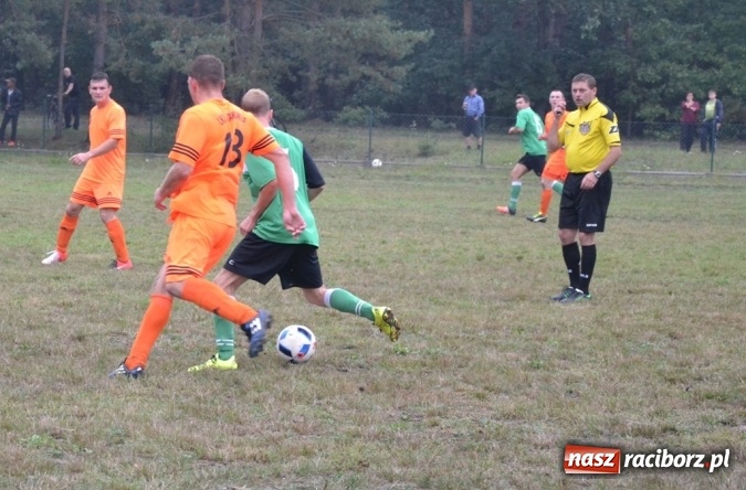 Zdjęcie w galerii na portalu naszraciborz.pl: Adamowice kontra Jankowice. Komplet punktów gospodarzy wiadomości z regionu